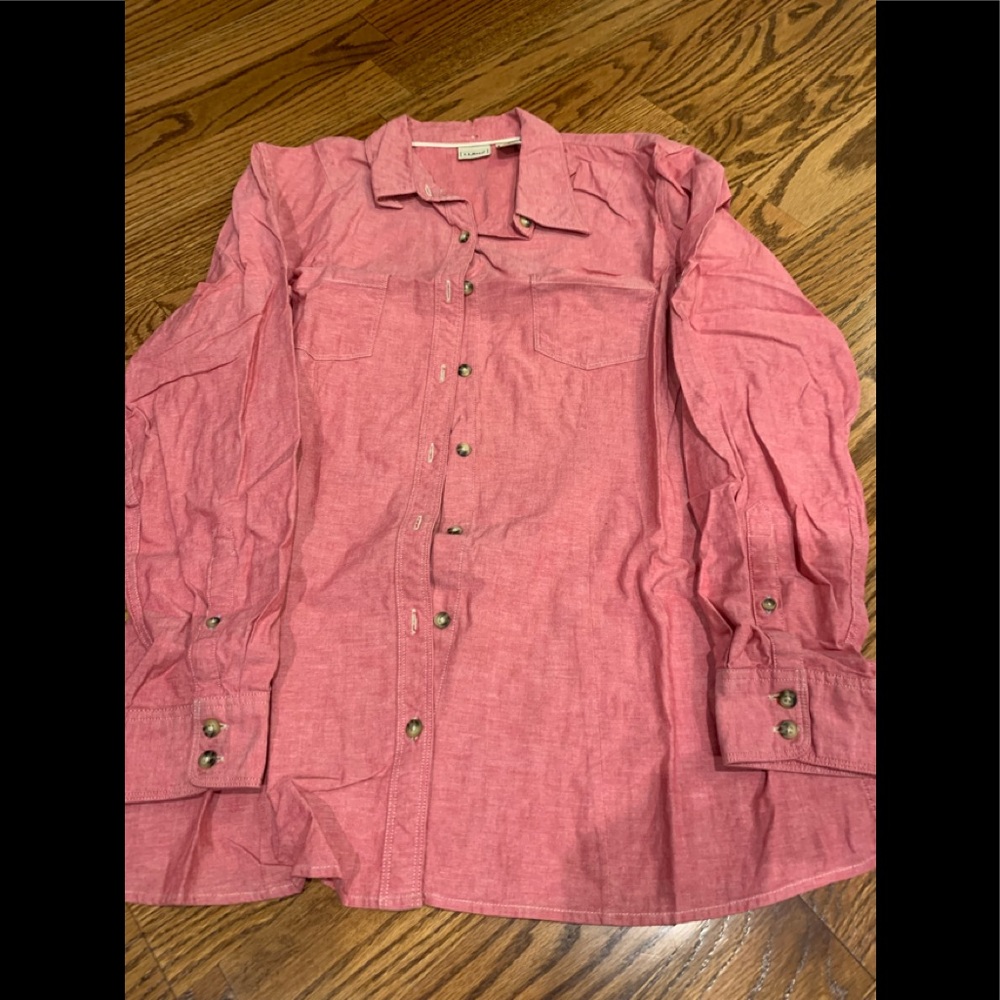 Pink LL Bean Pink Large..Sleeves roll up and button. No Flaws just Needs ironing